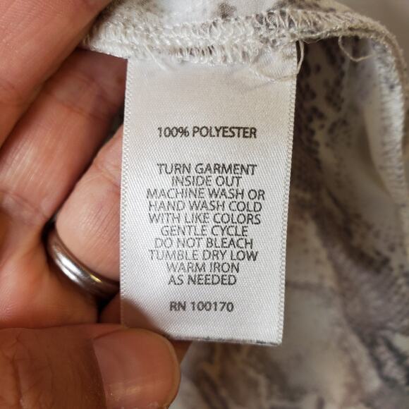 Emma & Olivia Cream/Gray Snakeprint Split Neck Top, L - Picture 5 of 7